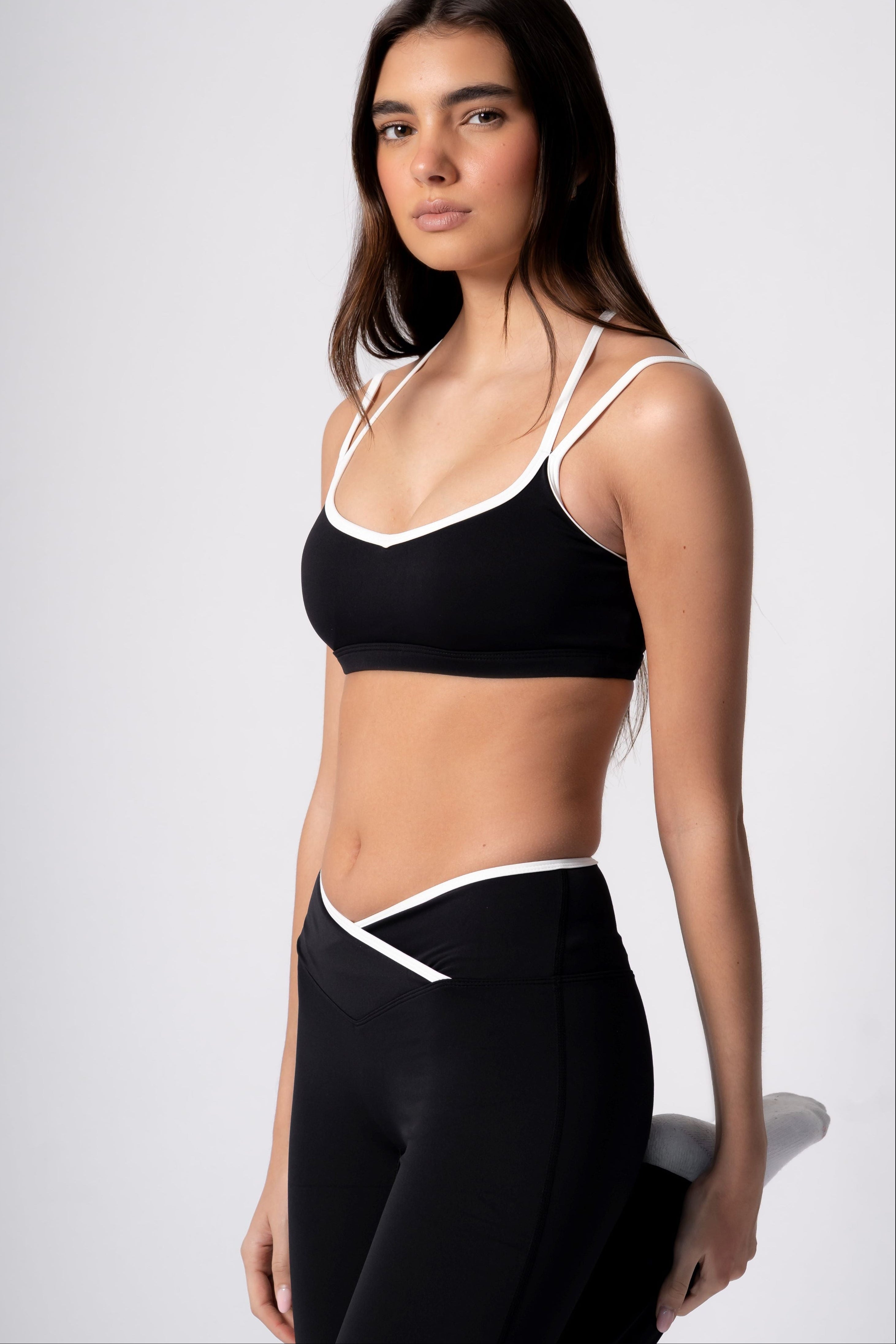 Studio Contrast Sports Bra - Black