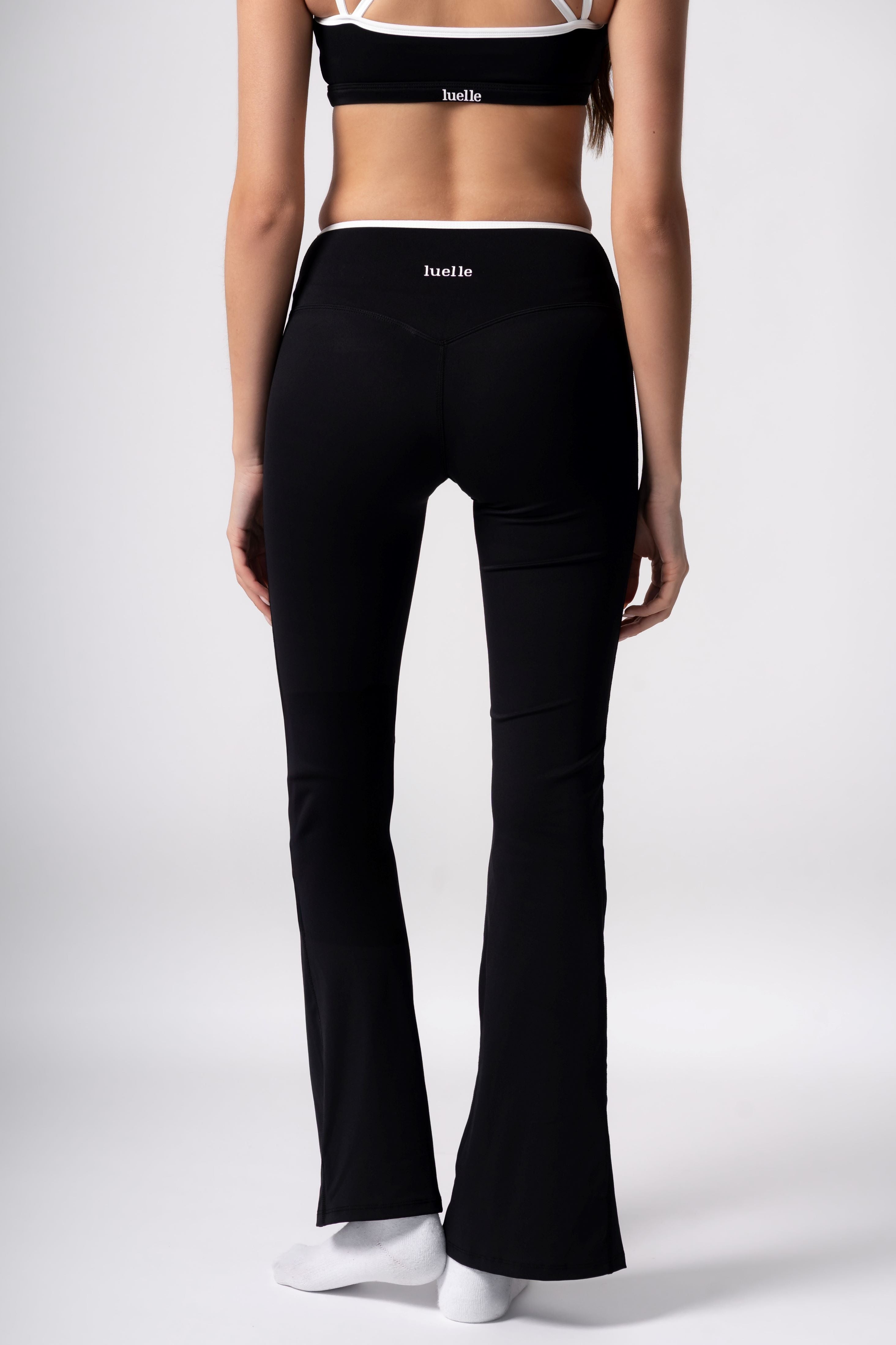 Studio Flare Legging In Black