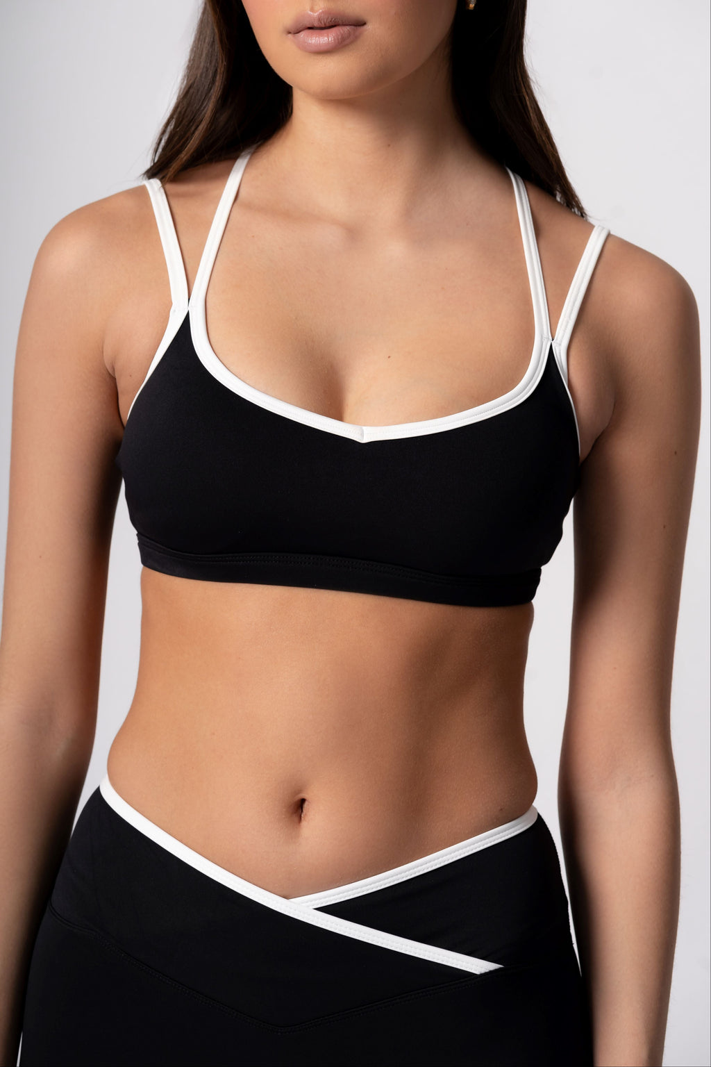 Studio Contrast Sports Bra - Black