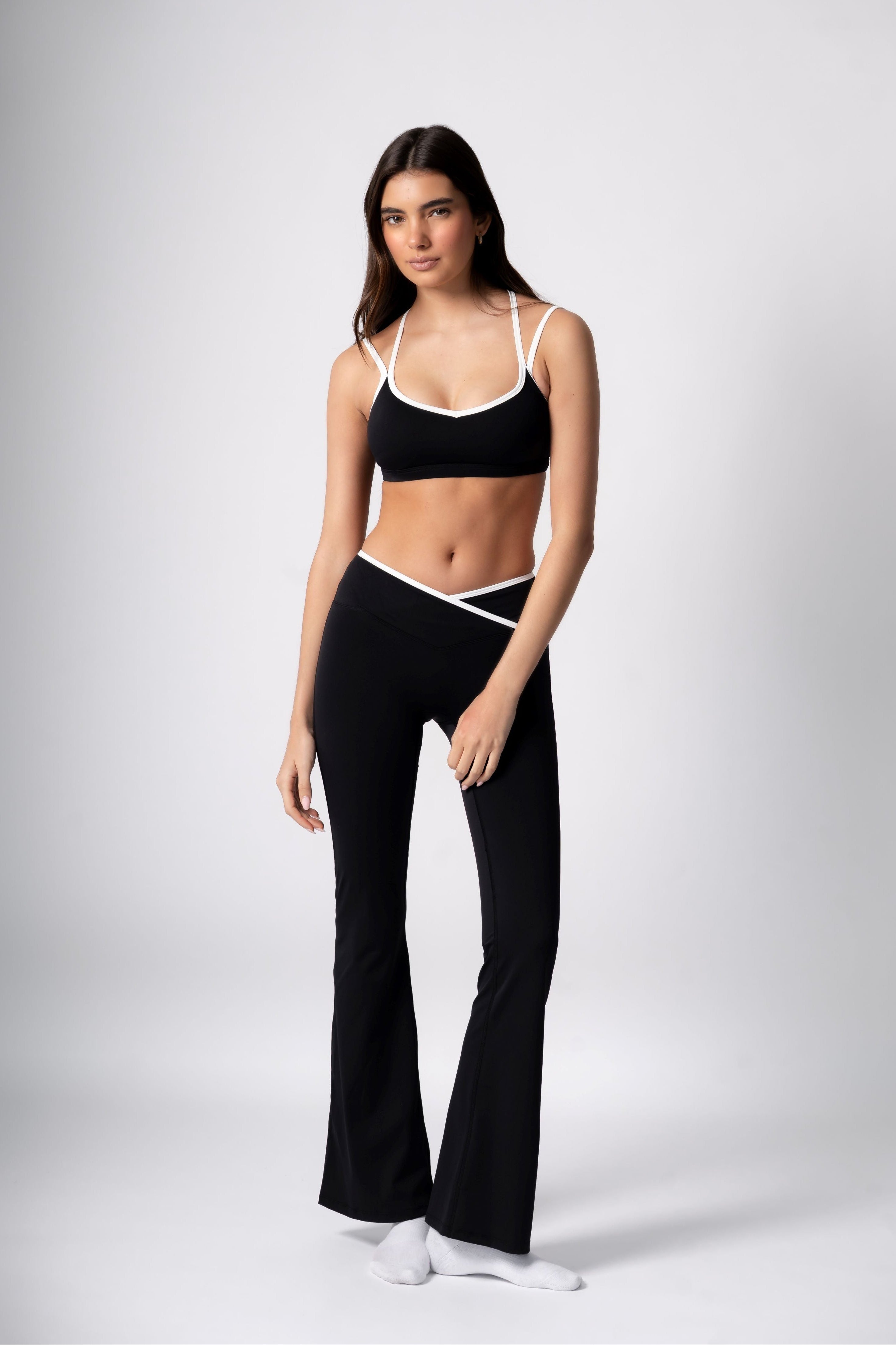 Studio Contrast Sports Bra - Black